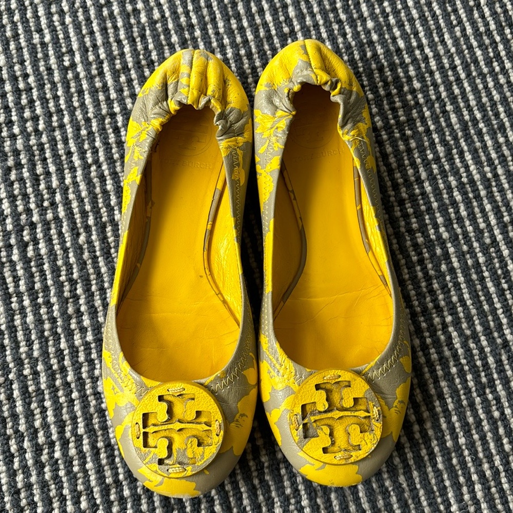 Tory Burch Flats - yellow and grey